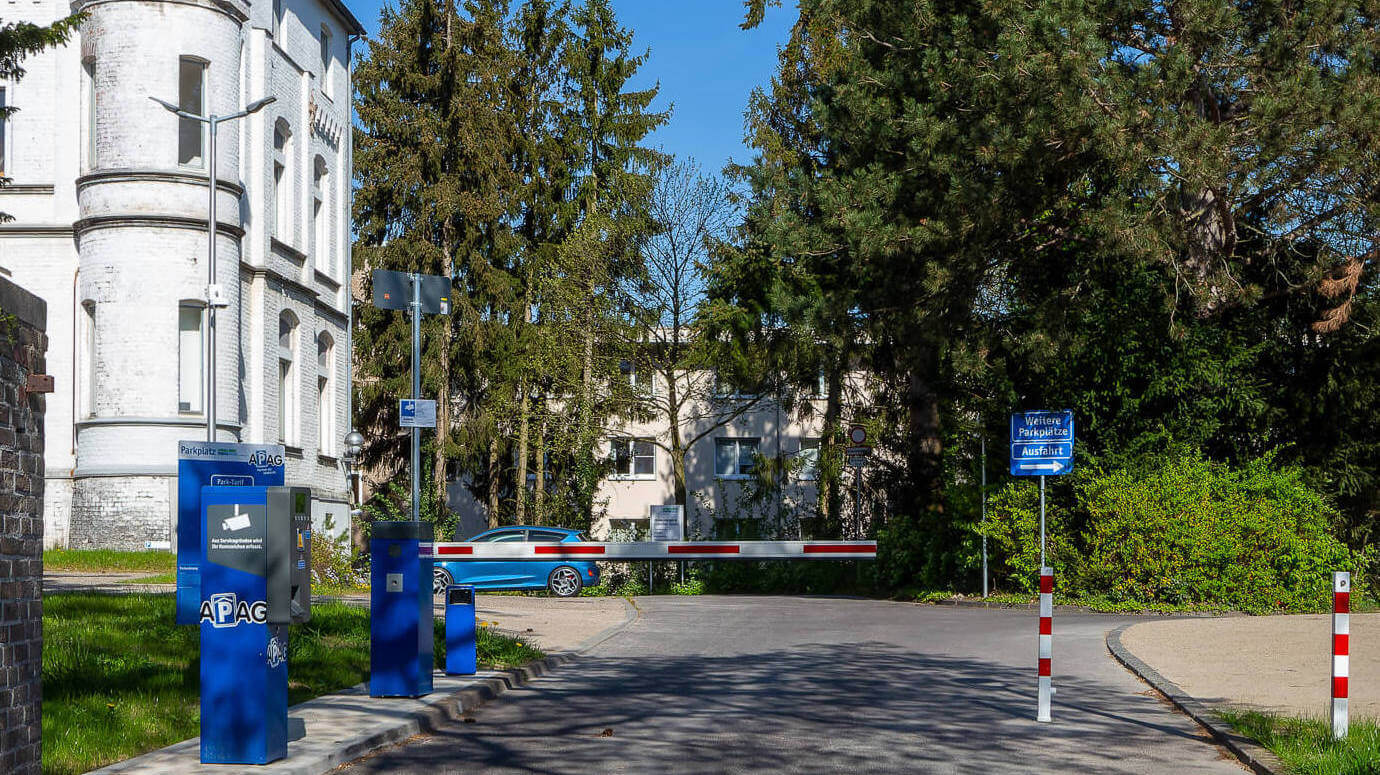 Parking lot Uniklinik Franziskus