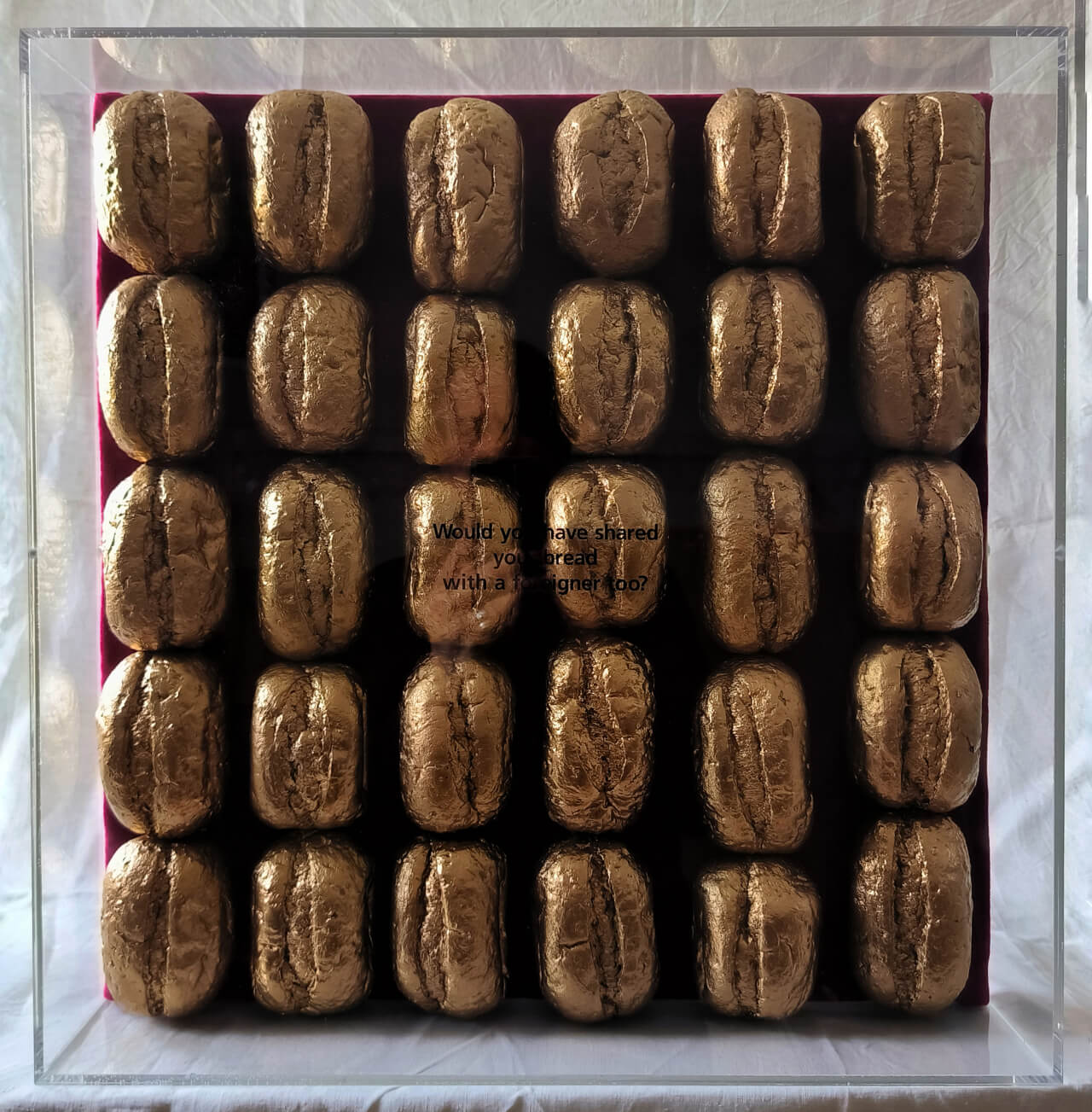 Would you have shared your bread with a foreigner too? von Osvaldo Puente