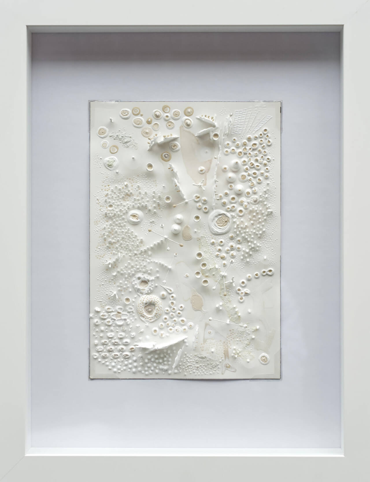 Ohne Titel (Planrelief – Die Farbe Weiss II) von Wolfgang Herbold